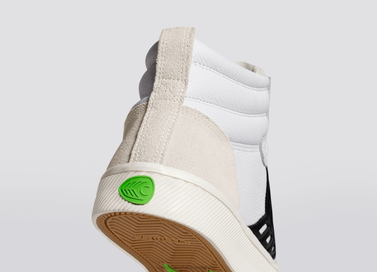 Women Cariuma White Premium Leather/Black DFFFT365