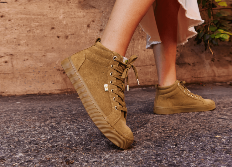 Women Cariuma Grey Gum Suede DFFFT278