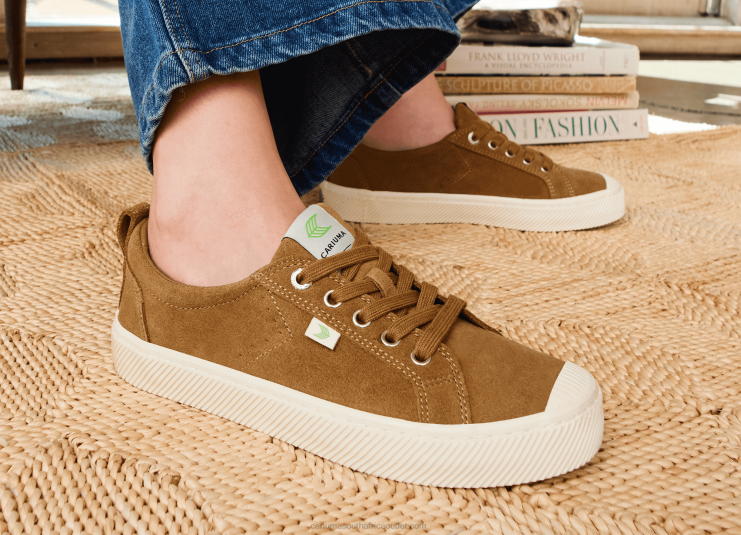 Women Cariuma Black Suede DFFFT271